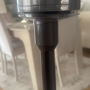 My Dyson V12 Dustbin Won't Close - It Leaks Dust