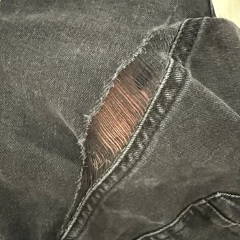 Mavi Pantolonlar Kısa Sürede Yırtılıyor, Çözüm Bekliyorum
