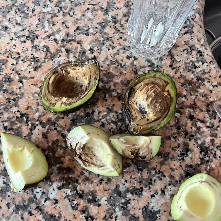 A101'den Aldığım Avokadolar Çürük Çıktı, Meyve-Sebze Bölümü Denetlenmeli