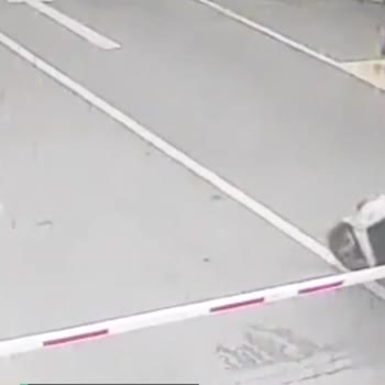 Yemeksepeti Bariyer Kolunu Kırıp Giden Yemek Sepeti Kuryesi