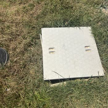 Söğütlük Millet Bahçesi'ndeki Açık Logar Kapakları Güvenlik Riski Oluşturuyor