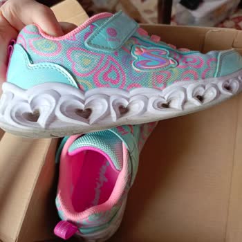 Kısa Sürede Bozulan Skechers Işıklı Çocuk Ayakkabısı Hayal Kırıklığı Yarattı