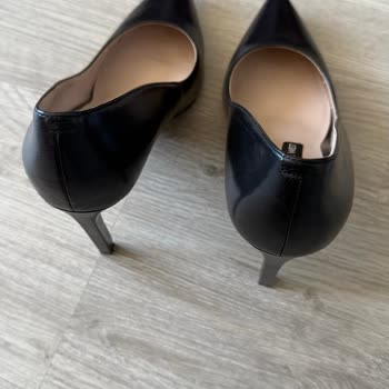 Kullanılmamış Nine West Ürünlerinde Deri Dökülmesi Ve Müşteri Hizmetleri İlgisizliği