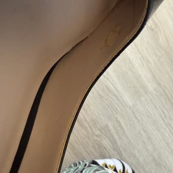 Kullanılmamış Nine West Ürünlerinde Deri Dökülmesi Ve Müşteri Hizmetleri İlgisizliği