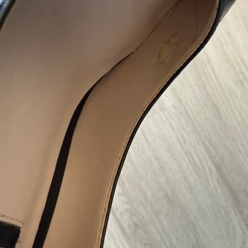 Kullanılmamış Nine West Ürünlerinde Deri Dökülmesi Ve Müşteri Hizmetleri İlgisizliği