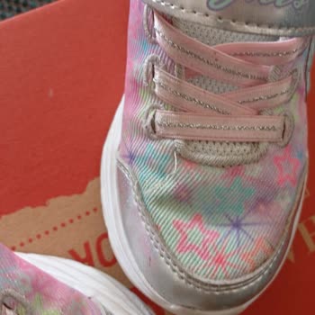 Aldığım Skechers Çocuk Ayakkabısı Kısa Sürede Deforme Oldu, Mağaza Çözüm Sunmuyor