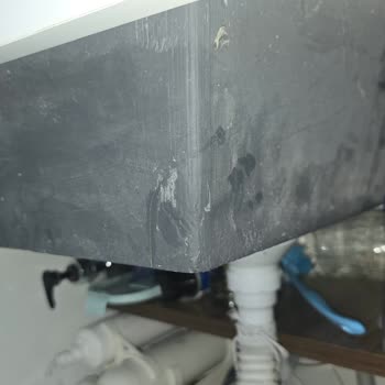 Granit Evyemde Ani Çatlak Ve Üretim Hatası Şüphesi
