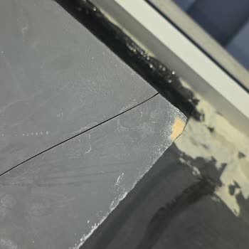 Granit Evyemde Ani Çatlak Ve Üretim Hatası Şüphesi