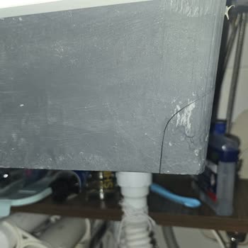 Granit Evyemde Ani Çatlak Ve Üretim Hatası Şüphesi