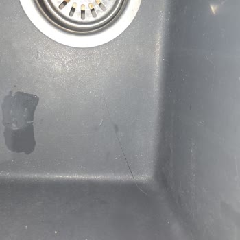 Granit Evyemde Ani Çatlak Ve Üretim Hatası Şüphesi