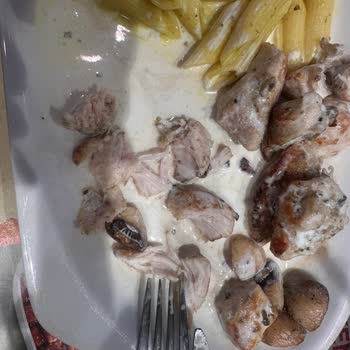 Tavuk Dünyası'nda Çiğ Tavuk Ve Yetersiz Hizmet Deneyimi