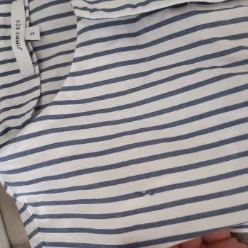 İlk Yıkamada Rengi Solan Ve Yırtılan Elbise Hayal Kırıklığı