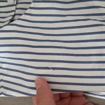 İlk Yıkamada Rengi Solan Ve Yırtılan Elbise Hayal Kırıklığı