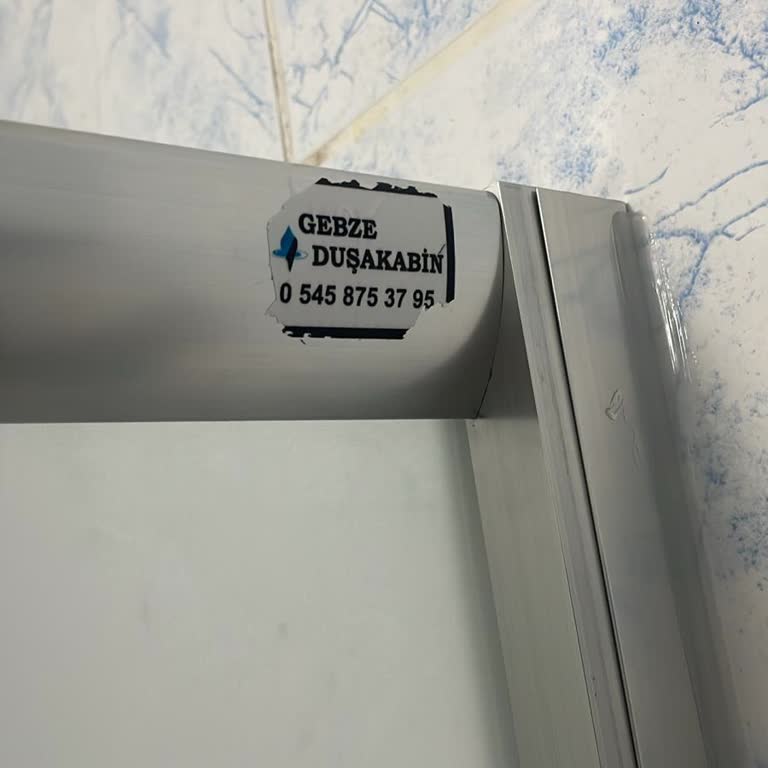 Duşakabin Üzerine Zorunlu Reklam Etiketi Ve Müşteri Memnuniyetsizliği