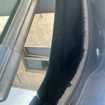 BMW F30 Model Araçta Cam Ve Kaput Altı Plastiklerinde Çürüme Sorunu