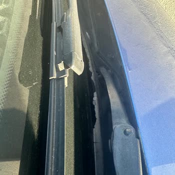 BMW F30 Model Araçta Cam Ve Kaput Altı Plastiklerinde Çürüme Sorunu