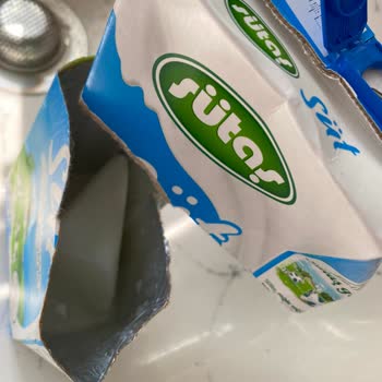 Sütaş Süt İçinde Yabancı Maddeyle Karşılaştım, Mağduriyetimin Giderilmesini İstiyorum