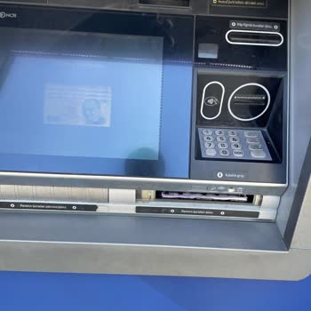ATM'de Sıkışan 8400 TL'min Hala Hesabıma Yatırılmaması