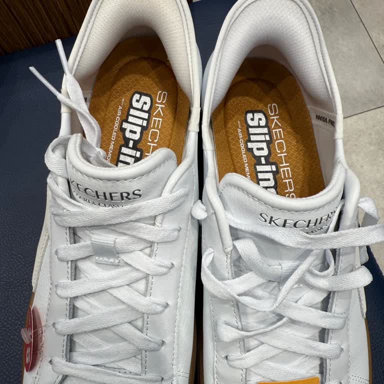 Teşhirdeki Rengi Değişmiş Ayakkabıyı İndirim Yapmadan Satmaya Çalıştılar, Yardımcı Olmadılar