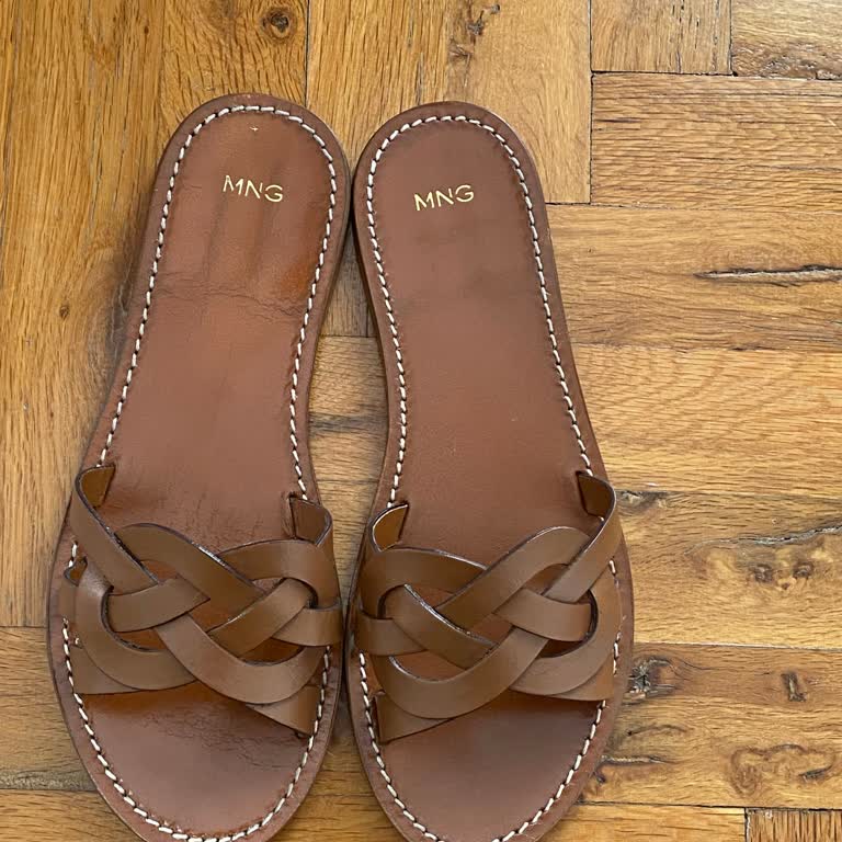 Yeni Aldığım Terlik Hemen Yıprandı Ve Ayaklarımı Yaraladı