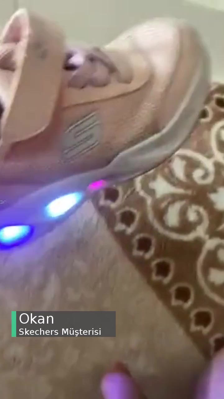 Skechers Çocuk Ayakkabımızın Işıkları Devamlı Yanıyor! videonun kapak resmi