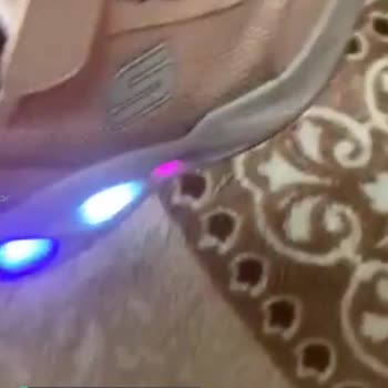 Skechers Çocuk Ayakkabımızın Işıkları Devamlı Yanıyor!