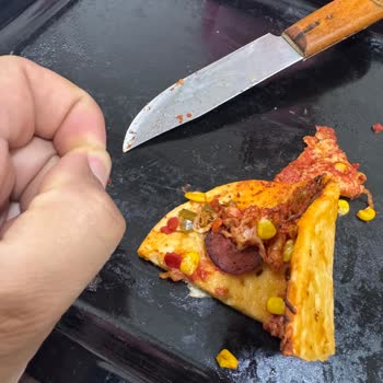 Pizzadan Saç Çıkması Ve Hijyen Sorunu