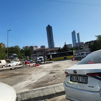 Sarıyer Belediyesi Ayazağa Kavşağı'ndaki Yeni Düzenleme Trafik Sorununu Artırdı