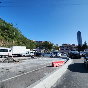 Sarıyer Belediyesi Ayazağa Kavşağı'ndaki Yeni Düzenleme Trafik Sorununu Artırdı