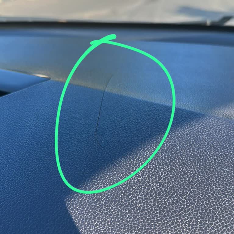 Kia Ceed Araçta Torpido Göğsünde Kronik Çatlak Sorunu