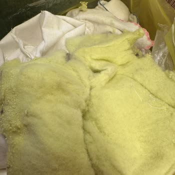 Yeşil Müslin Örtü Bebek Kıyafetlerini Tüy İçinde Bıraktı