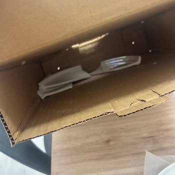 Schafer Kırık Gelen Yemek Takımı Ve İlgisiz Mağaza