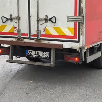 Kargo Aracı Evime Çarptı Şoför Kaçtı Firma Dönüş Yapmıyor