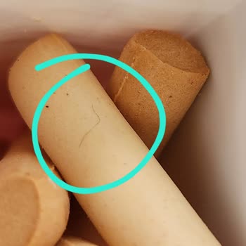 BİM Nut Bari Stik Çikolata Kutusunda Hijyen Sorunu Ve Tozlu Çubuk