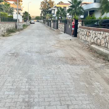 Sokaktaki Çukurlar Ve Toz Nedeniyle Çözüm Bekleniyor