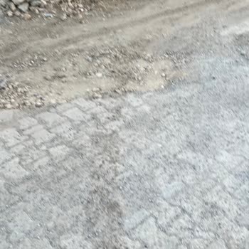 Sokaktaki Çukurlar Ve Toz Nedeniyle Çözüm Bekleniyor