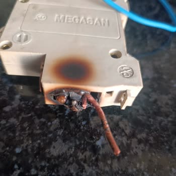 Bina İçin Yetersiz Elektrik Kablosu Tehlikesi
