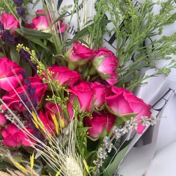 Siparişimde Solmuş Güller Ve Eksik Hizmetle Karşılaştım