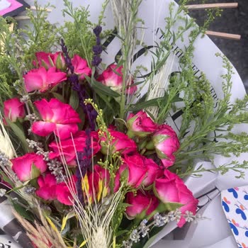 Siparişimde Solmuş Güller Ve Eksik Hizmetle Karşılaştım