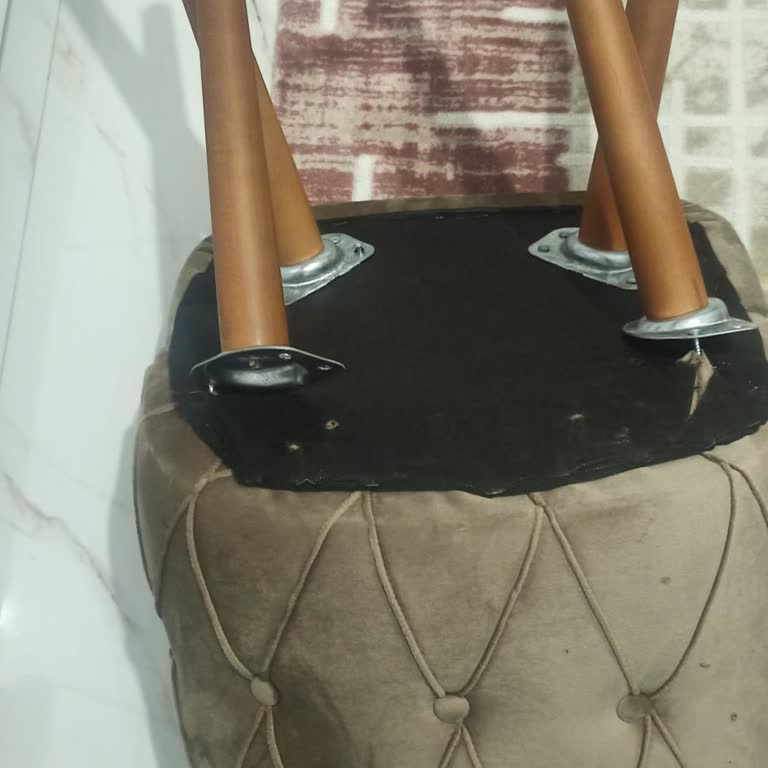 Aldığım Sandalyeler Kısa Sürede Kırıldı, İade Kabul Edilmiyor