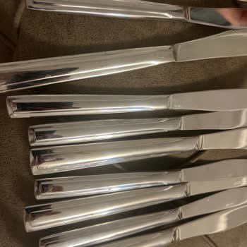 Nehir Madeni Eşya Kullanılmadan Küflenen Bıçaklar Ve İlgisiz Müşteri Hizmeti