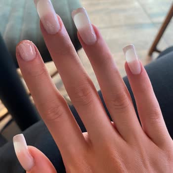 Olumsuz Tırnak Hizmeti Ve İlgisiz İşletme Deneyimi