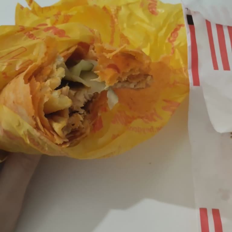 Dibinden Kalan Sert Döner Parçaları Ve Fiş Eksikliğiyle Büyük Hayal Kırıklığı