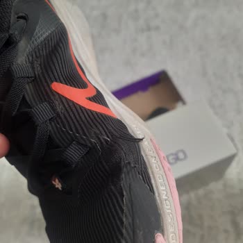 Nike Çocuk Ayakkabısında Erken Yırtılma Ve Mağaza İlgisizliği