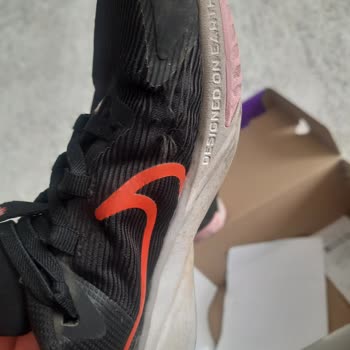 Nike Çocuk Ayakkabısında Erken Yırtılma Ve Mağaza İlgisizliği