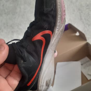 Nike Çocuk Ayakkabısında Erken Yırtılma Ve Mağaza İlgisizliği