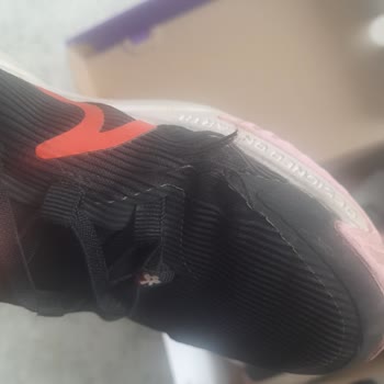 Nike Çocuk Ayakkabısında Erken Yırtılma Ve Mağaza İlgisizliği