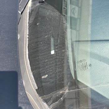 BMW 5.20d Araçta Cam Fitili Deformasyonu Ve Görsel Bozulma