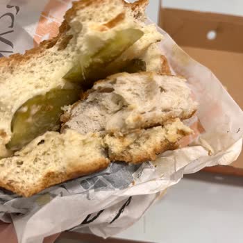 Tavuk Burgerde Köfte Yerine Ekmek Konulması Ve Kalite Düşüşü