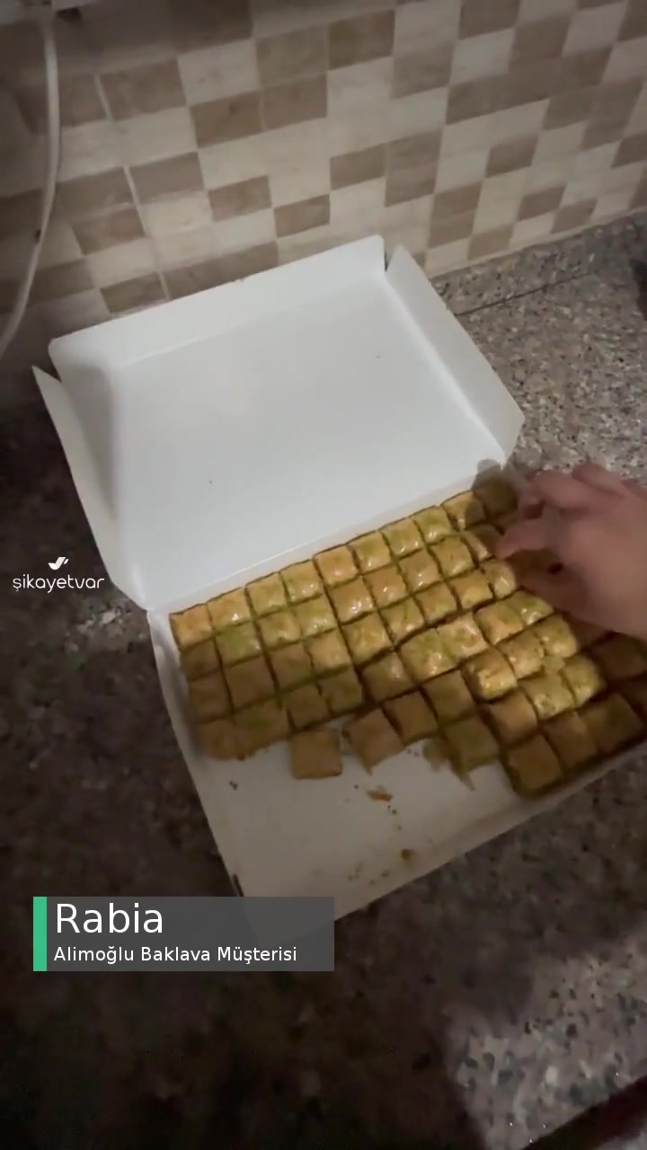 Alimoğlu Baklava Fırça Ucunun Plastiği Çıktı İçinden! videonun kapak resmi